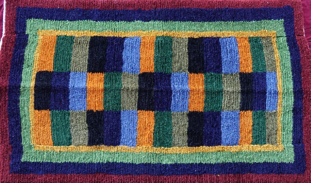 Rug 120 (Size S/MED)