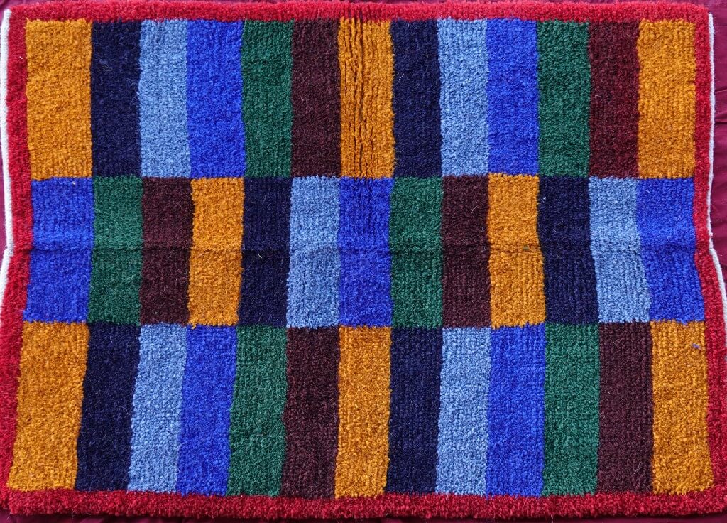 Rug 190 (Size S/MED)